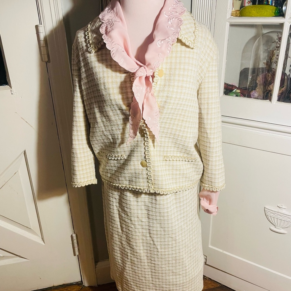 VTG 1990’s 2Pc Soft Greenish Tan Suit Set